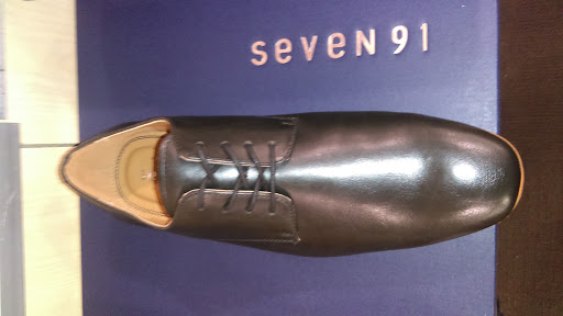 Shoe Store «DSW Designer Shoe Warehouse», reviews and photos, 28700 Telegraph Rd, Southfield, MI 48034, USA