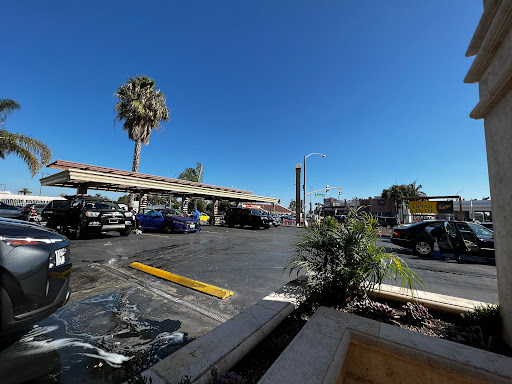 Coast Hand Car Wash & Detail Center en Long Beach