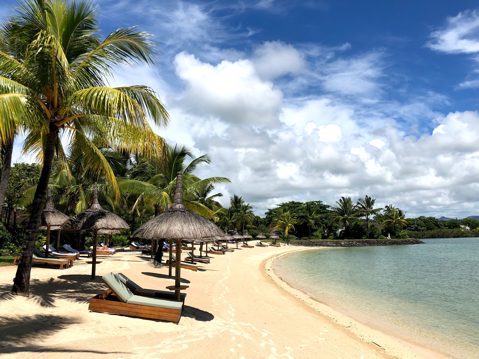 Valokuva Four Seasons Mauritiusista. sisältäen tilava lahti