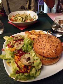 Hamburger végétarien du Restaurant Eve Au Paradis Vegan à Mulhouse - n°13