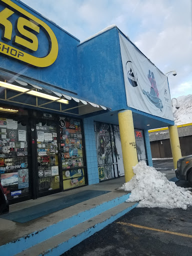 Salty Peaks Snowboard Shop