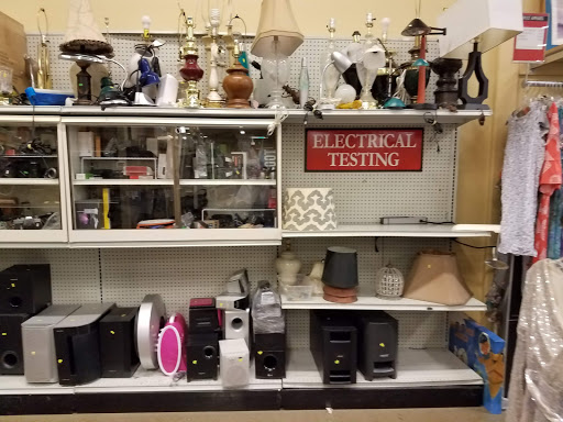 Thrift Store «St Vincent De Paul - West Broadway Thrift Store», reviews and photos, 2345 W Broadway, Eugene, OR 97402, USA