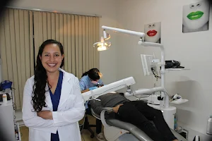 Multisonrisas Clinica Dental Especializada image