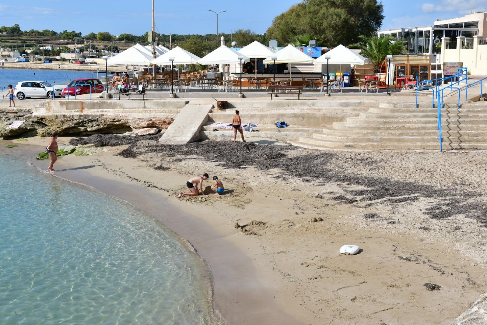Fotografie cu St. Thomas Bay Sandy Beach și așezarea