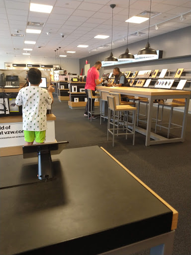 Cell Phone Store «Verizon», reviews and photos, 1701 Rockville Pike, Rockville, MD 20852, USA