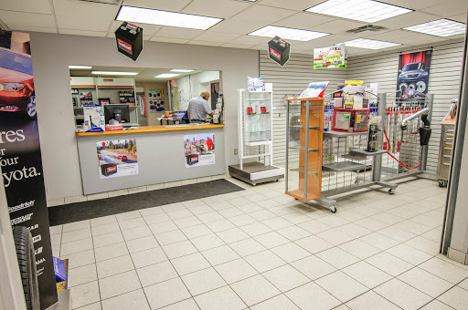 Car Dealer «LaFontaine Toyota», reviews and photos, 2027 S Telegraph Rd, Dearborn, MI 48124, USA