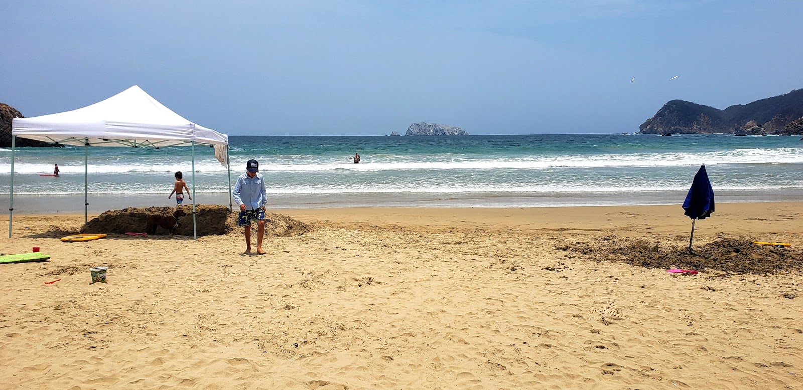 Foto von Playa Mahahua mit sehr sauber Sauberkeitsgrad