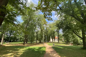 Park u Plzeňské brány image