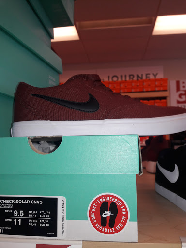 Shoe Store «Famous Footwear», reviews and photos, 1701 Niagara Falls Blvd, Amherst, NY 14228, USA