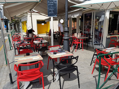 Café Le Cantegril - 10 Pl. du Champ Commun, 65100 Lourdes, France