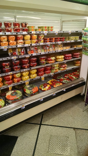 Grocery Store «Safeway», reviews and photos, 2525 SE Tualatin Valley Hwy, Hillsboro, OR 97123, USA