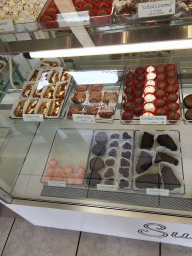 Metropolis Popcorn & Desserts (formerly Sugar-Luv Confections), 2164 Front St, Cuyahoga Falls, OH 44221, USA, 