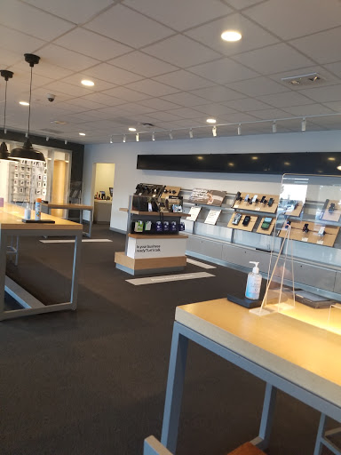 Cell Phone Store «Verizon», reviews and photos, 1113 S Abilene St #104, Aurora, CO 80012, USA