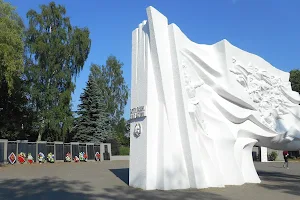 Memorial'nyy Kompleks Na Bratskoy Mogile Sovetskikh Voinov image