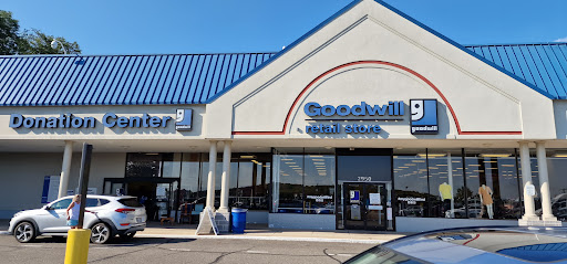 Thrift Store «Goodwill Retail Store & Donation Center», reviews and photos, 2950 Dale Blvd, Dale City, VA 22193, USA