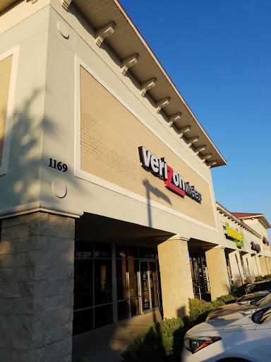 Cell Phone Store «Verizon», reviews and photos, 1169 Saxon Blvd #100, Orange City, FL 32763, USA