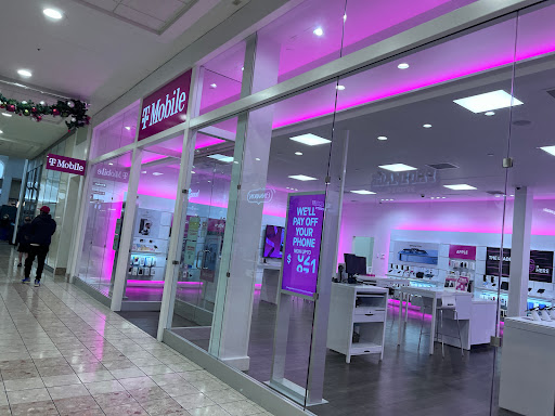 Cell Phone Store «T-Mobile», reviews and photos, 17401 Southcenter Pkwy Suite 121, Tukwila, WA 98188, USA