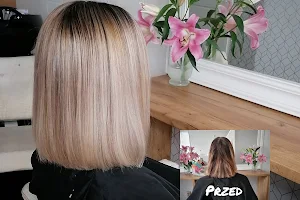 Hairstyling Salon Maxima image