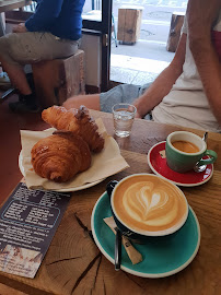 Croissant du Cafe Bunna Annecy - coffee shop italien 💚 « Old school » - n°15