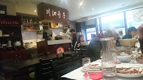 Atmosphère du Restaurant 川江号子 Saveur du Sichuan à Paris - n°5