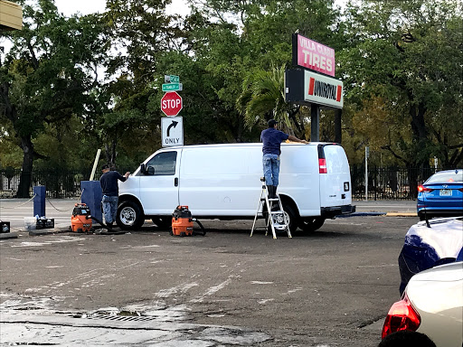 Car Wash «Reynaldo Car Wash», reviews and photos, 5390 W Flagler St, Coral Gables, FL 33134, USA