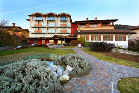 Hotel Miralago Ristorante Via IV Novembre, 12, 24060 Bossico BG, Italia