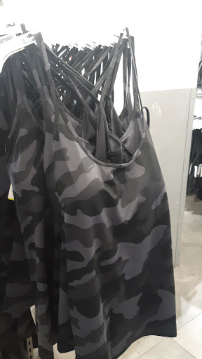 Clothing Store «Old Navy», reviews and photos, 1400 Willowbrook Mall, Wayne, NJ 07470, USA