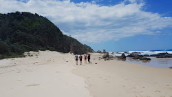 Zdjęcie Pebbly Beach z przestronna linia brzegowa