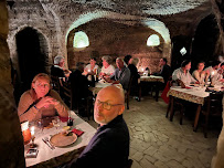 Atmosphère du Restaurant Les Caves de la Genevraie à Louresse-Rochemenier - n°6