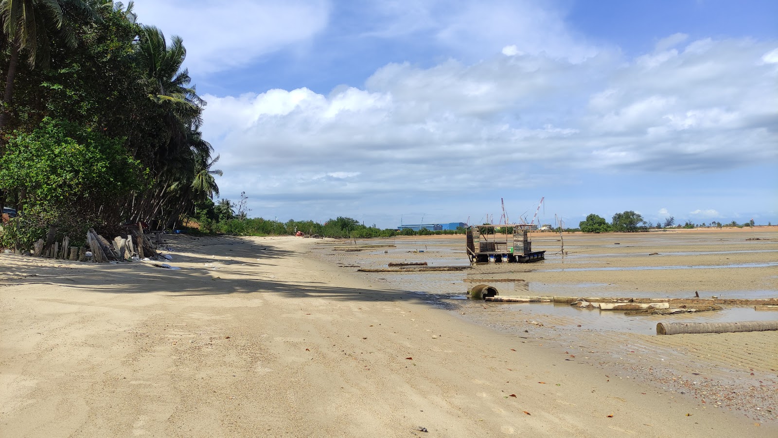 Foto van Pantai Panau met gemiddeld niveau van netheid