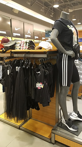 Shoe Store «Finish Line», reviews and photos, 4200 Conroy Rd #120, Orlando, FL 32839, USA