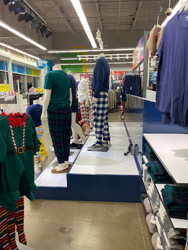 Clothing Store «Old Navy», reviews and photos, 3581 N Freeway Blvd, Sacramento, CA 95834, USA