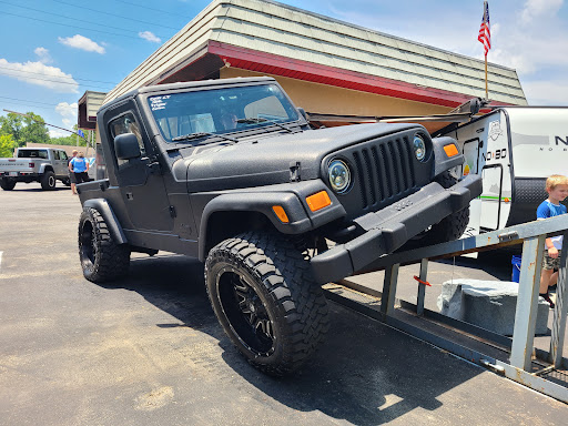 Auto Repair Shop «Jeffersonville Auto Repair», reviews and photos, 1401 E 8th St, Jeffersonville, IN 47130, USA