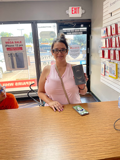 Mobile Phone Repair Shop «CPR Cell Phone Repair Dallas Uptown», reviews and photos, 2806 N Fitzhugh Ave, Dallas, TX 75204, USA