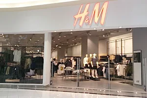 H&M image