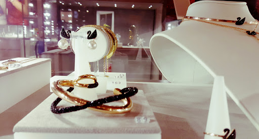 Jewelry Store «Swarovski», reviews and photos, 1100 S Hayes St, Arlington, VA 22202, USA