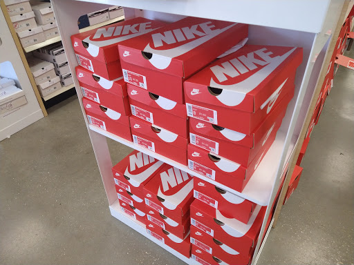 Shoe Store «Famous Footwear Outlet», reviews and photos, 5580 International Dr, Orlando, FL 32819, USA