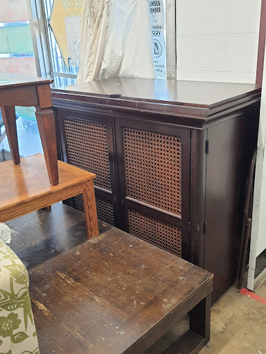 Thrift Store «Thrift Center», reviews and photos, 820 E Shields Ave, Fresno, CA 93704, USA