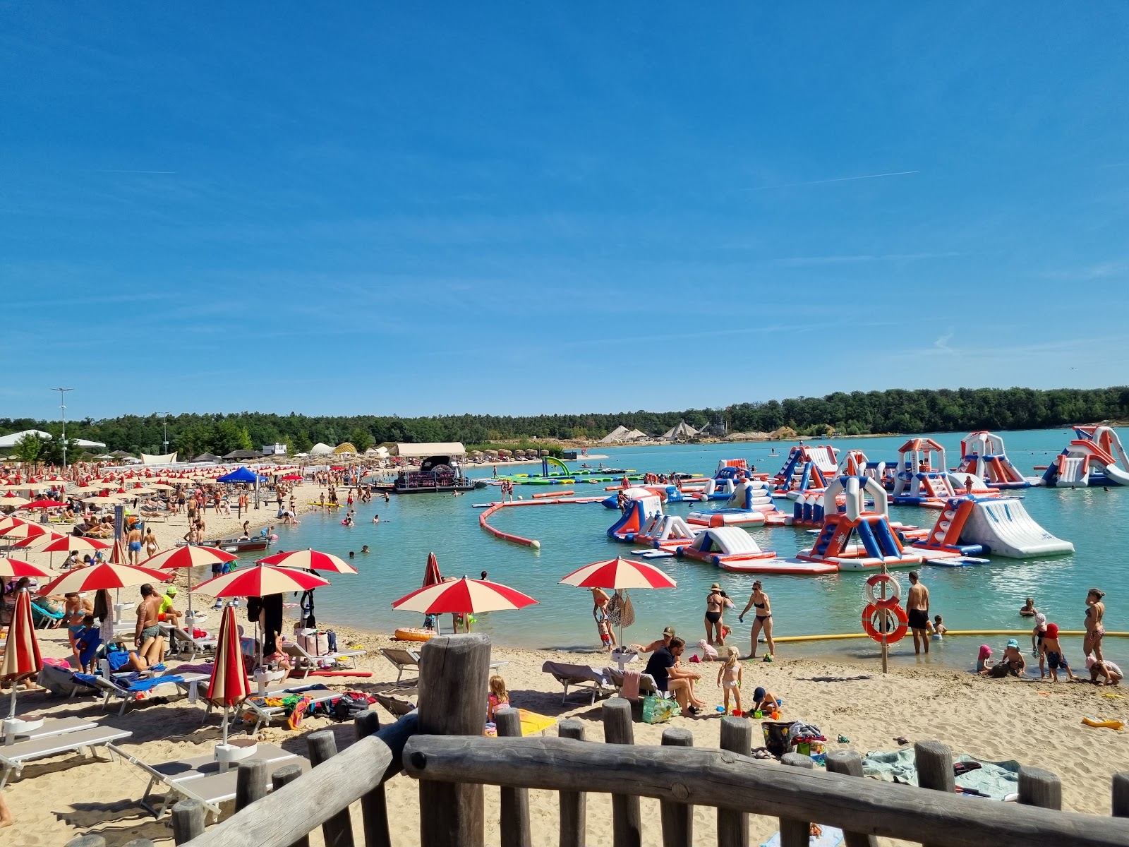 Foto van Pinta Strand met ruim strand