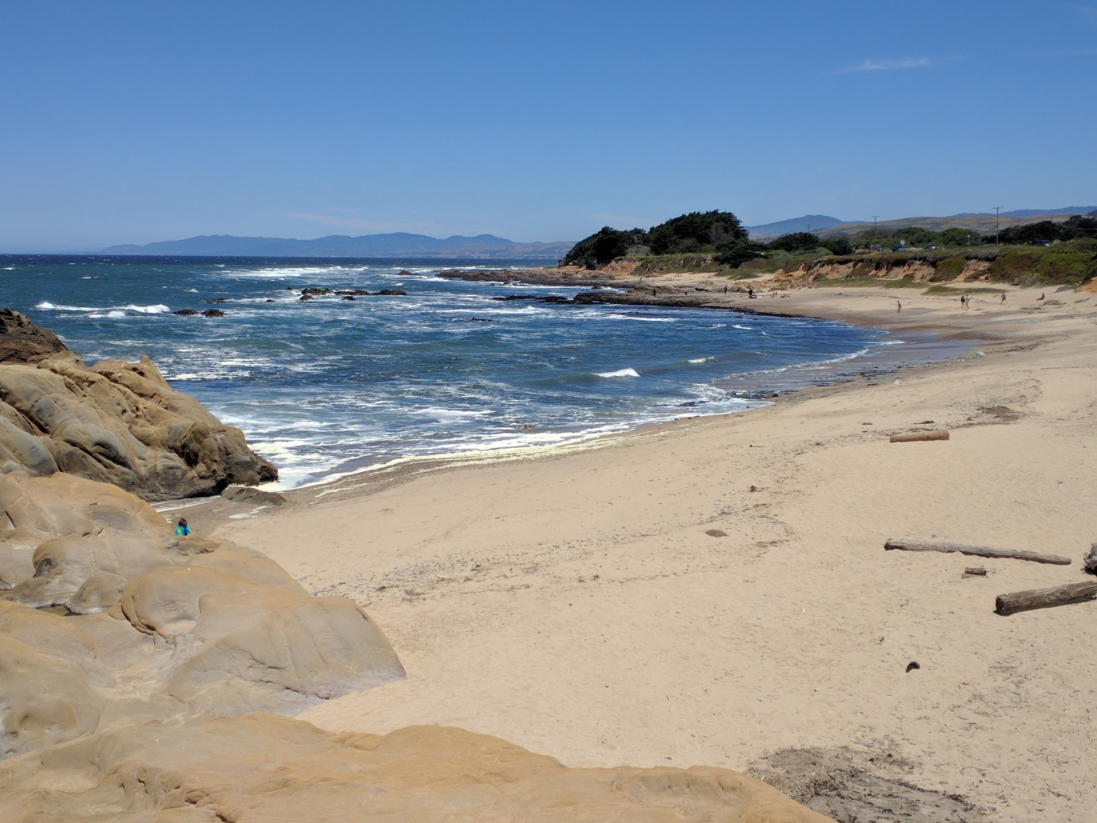 Foto av Pescadero Point Beach med kevyt hiekka ja kivi yta