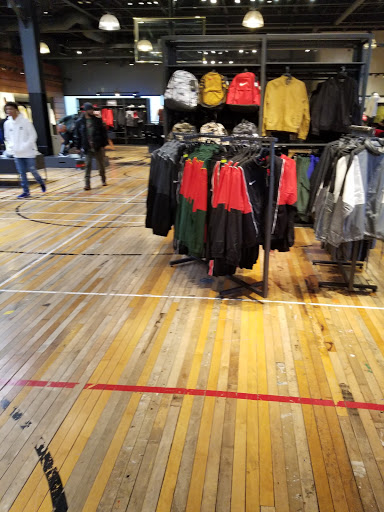 Clothing Store «Nike Lenox», reviews and photos, 3393 Peachtree Rd, Atlanta, GA 30326, USA
