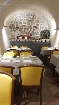 Atmosphère du Restaurant La Caverne à Gréoux-les-Bains - n°3