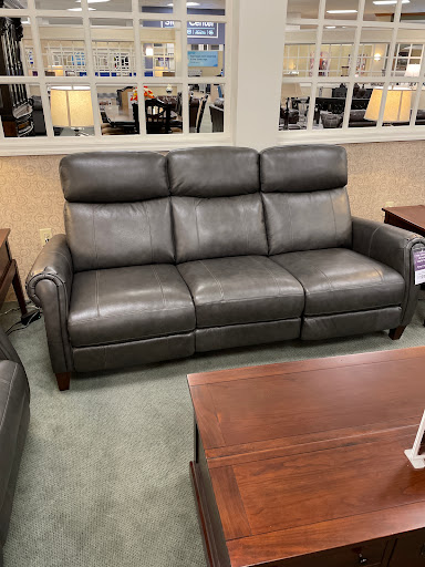 Furniture Store «Raymour & Flanigan Furniture and Mattress Store», reviews and photos, 895 E Gate Blvd, Garden City, NY 11530, USA