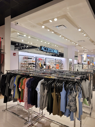 Clothing Store «Forever 21», reviews and photos, 21100 Dulles Town Cir, Dulles, VA 20166, USA