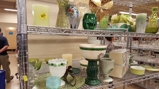 Thrift Store «Goodwill Store & Donation Center», reviews and photos, 1551 N Dryden Ave, Arlington Heights, IL 60004, USA