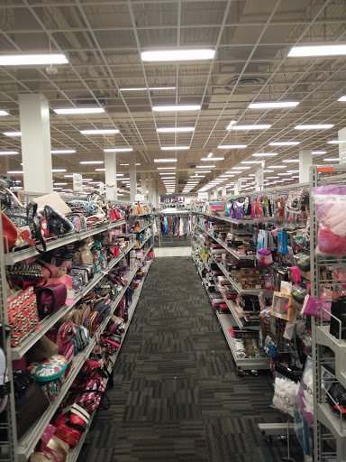 Clothing Store «Burlington Coat Factory», reviews and photos, 30 W Rand Rd, Arlington Heights, IL 60004, USA