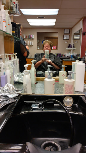 Hair Salon «Island Tropics Hair Design & Spa», reviews and photos, 126 E Division St, Shawano, WI 54166, USA