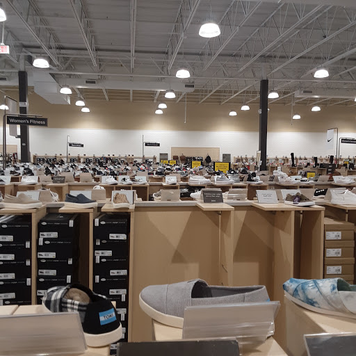 Shoe Store «DSW Designer Shoe Warehouse», reviews and photos, 1160 Broadway, Saugus, MA 01906, USA