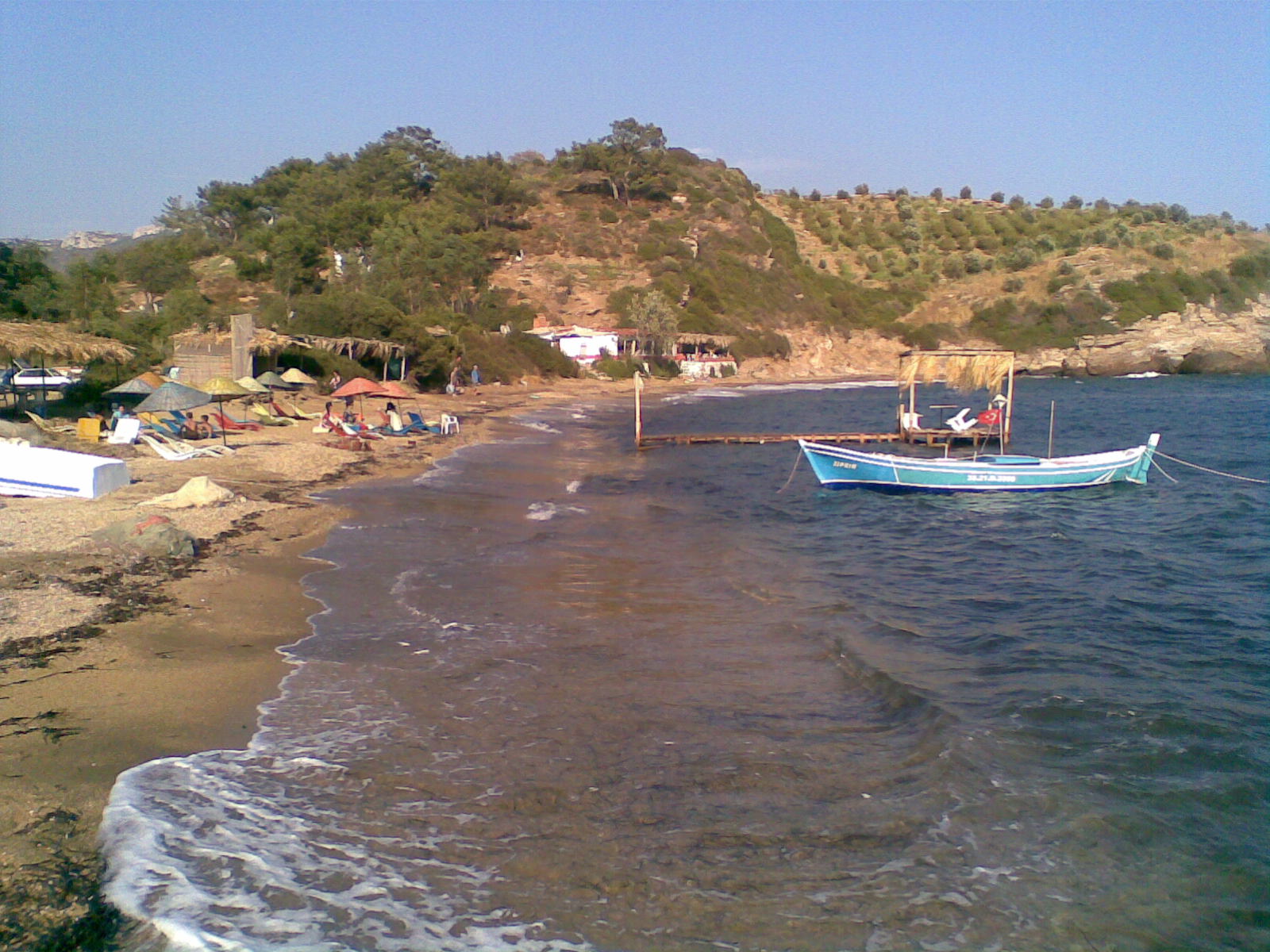 Fotografija Sahil Yolu Cd. beach z modra voda površino