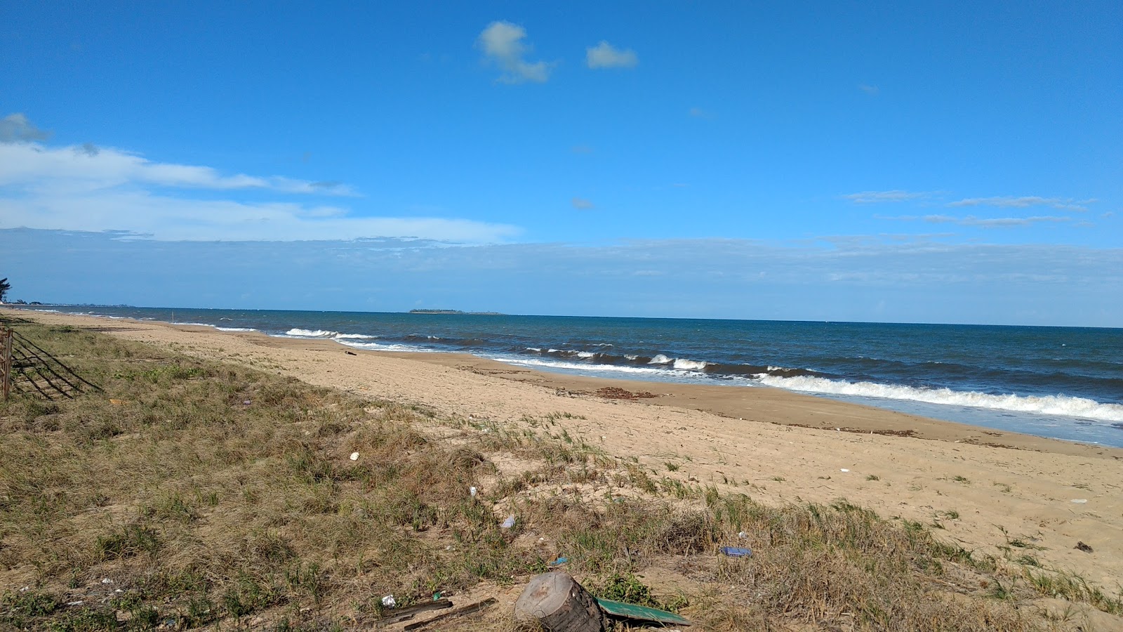 Foto av Praia do Guaiamum med lång rak strand